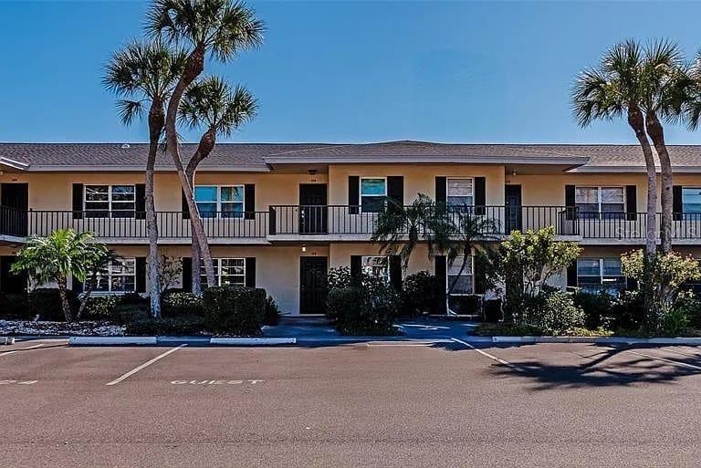 PALM-AIRE AT SARASOTA 10-C - Residential Lease