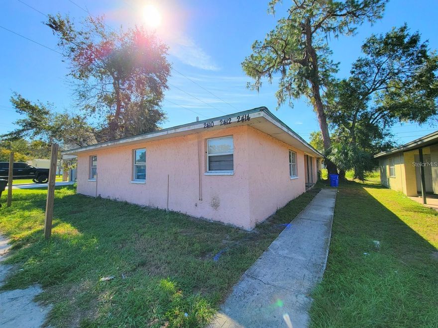 Great Investors Opportunity in the heart of Lakeland. Renovated Triplex with a 3 bedroom 2 bath unit, 2 bedroom 1 bath unit and a one bedroom one bath unit. Brand new roof, new ACs, new Kitchen Cabinets, freshly painted inside, tile flooring. This property is primed to generate income making it a smart addition to any investor's portfolio. And if you are a first time homebuyer, ideal for you too as you can live in one unit and rent out the other to offset your mortgage. Don't miss out on this versatile property! Schedule a viewing today