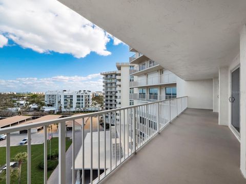 A home in LONGBOAT KEY