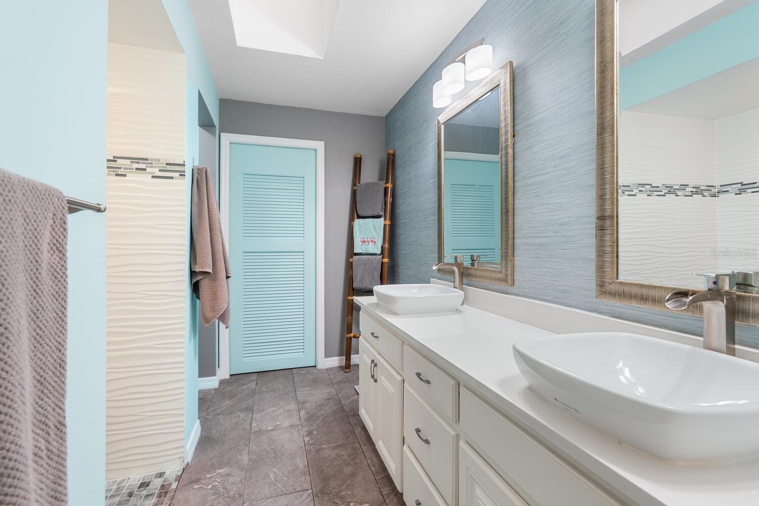 LAKESHORE VILLAGE - Residential