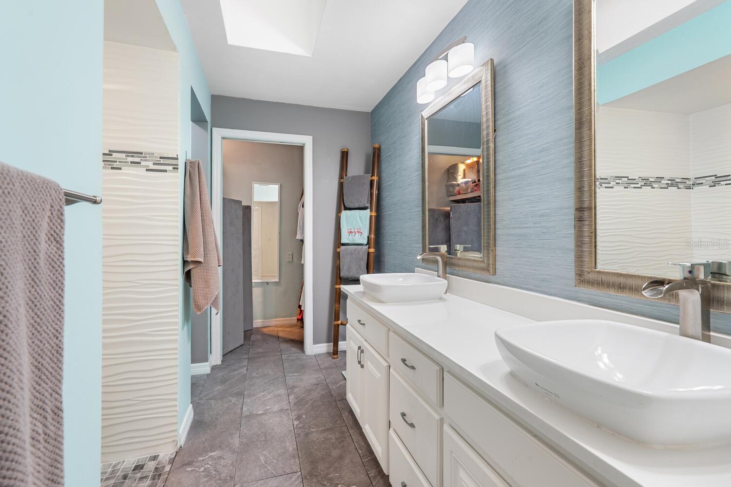 LAKESHORE VILLAGE - Residential