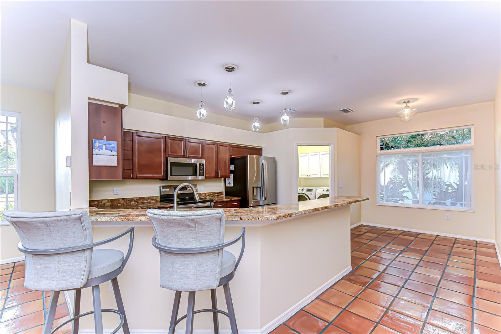 RIVER HILLS COUNTRY CLUB - Residential