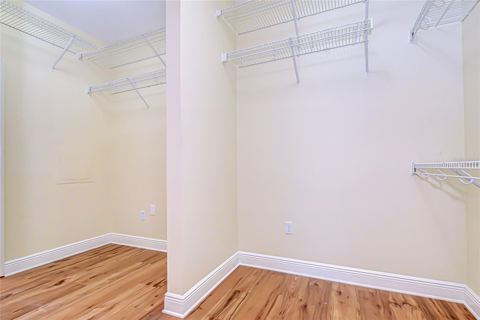 RIVER HILLS COUNTRY CLUB - Residential