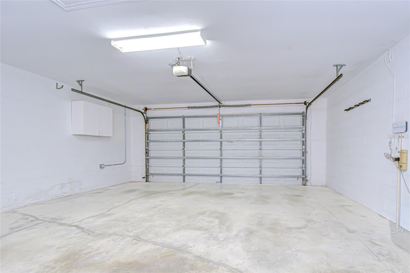 RIVER HILLS COUNTRY CLUB - Residential