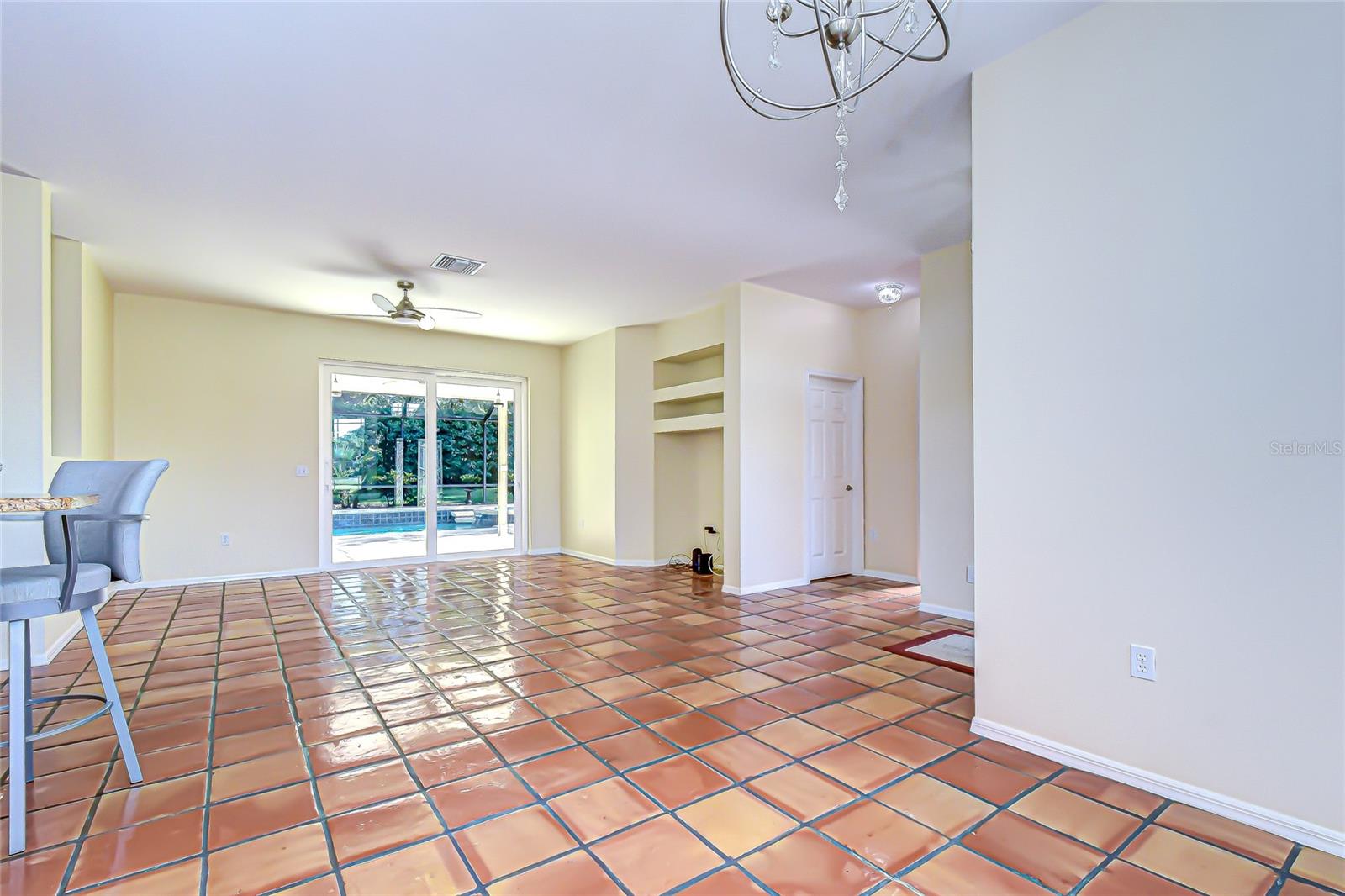 RIVER HILLS COUNTRY CLUB - Residential