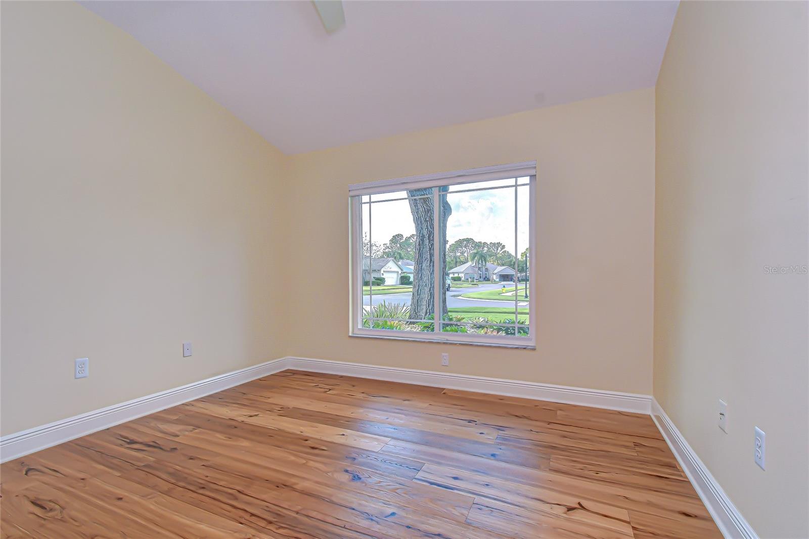 RIVER HILLS COUNTRY CLUB - Residential