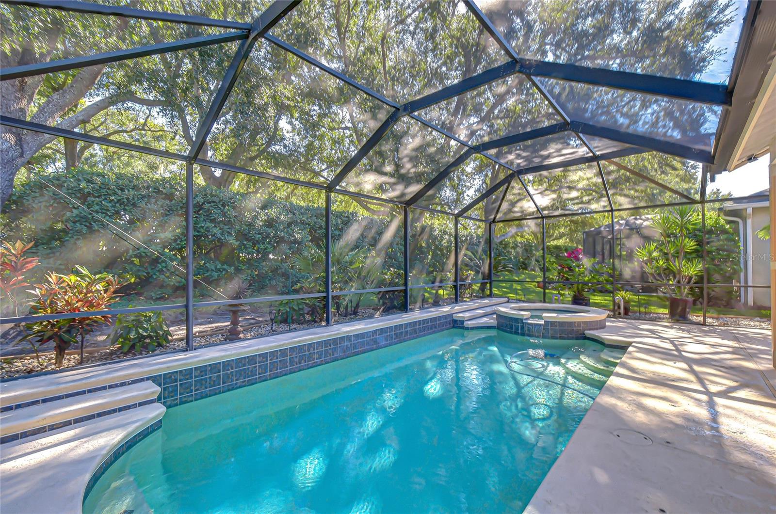 RIVER HILLS COUNTRY CLUB - Residential