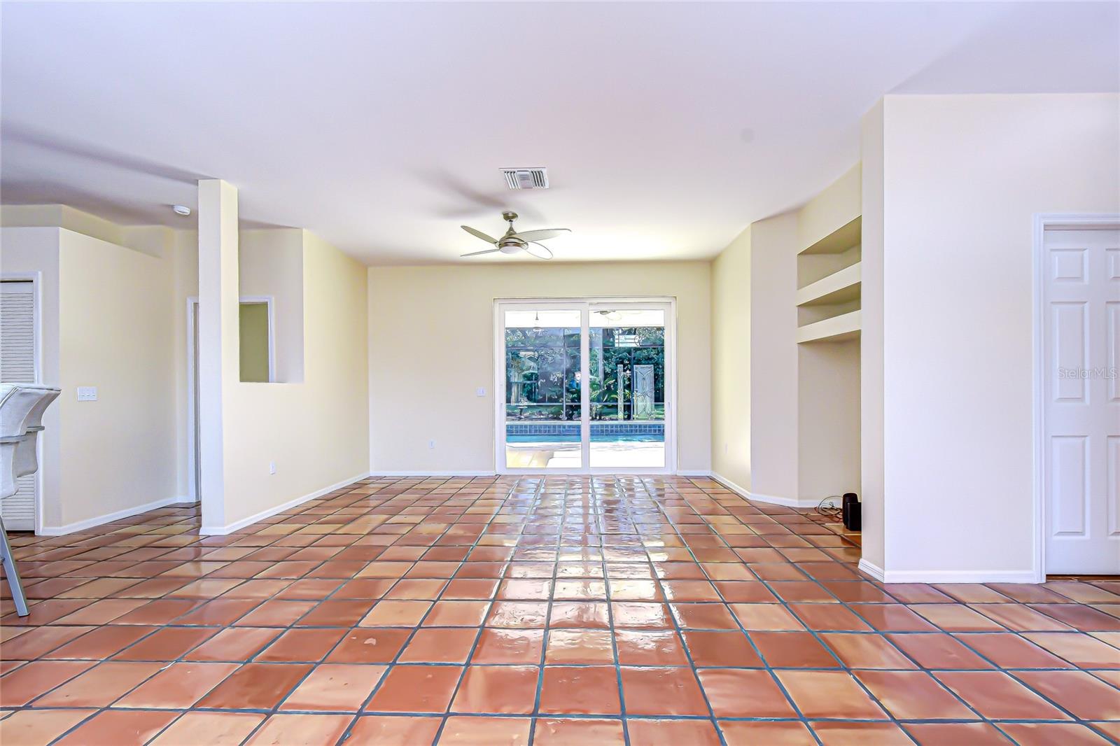 RIVER HILLS COUNTRY CLUB - Residential