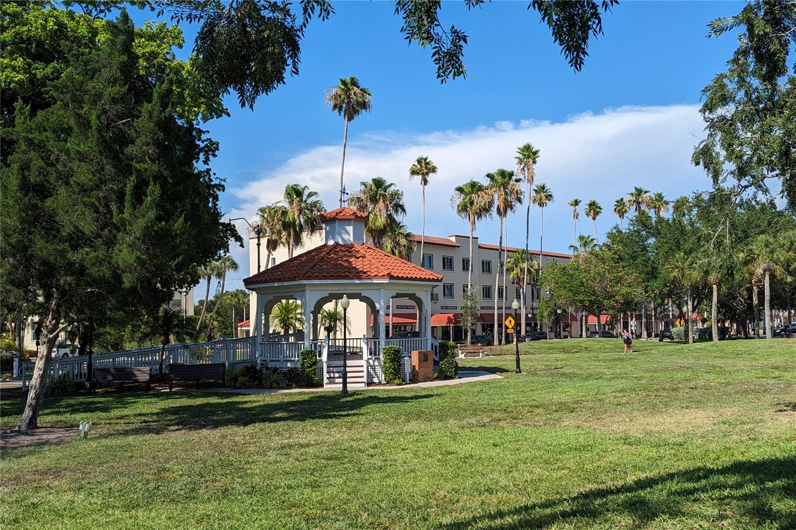 VISTA DEL LAGO - Residential