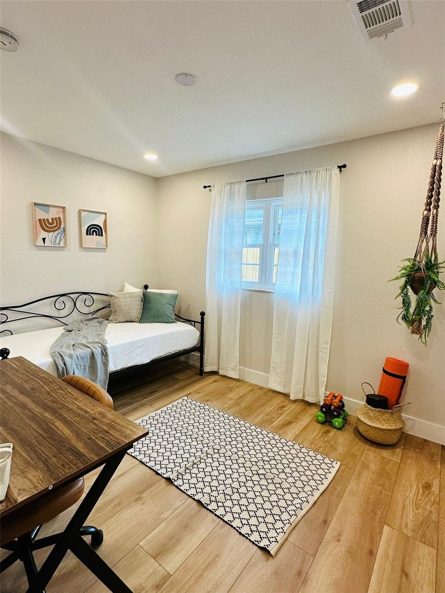 WEST PORT - Residential Income