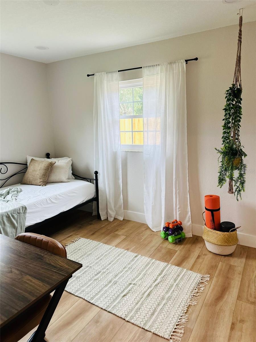 WEST PORT - Residential Income