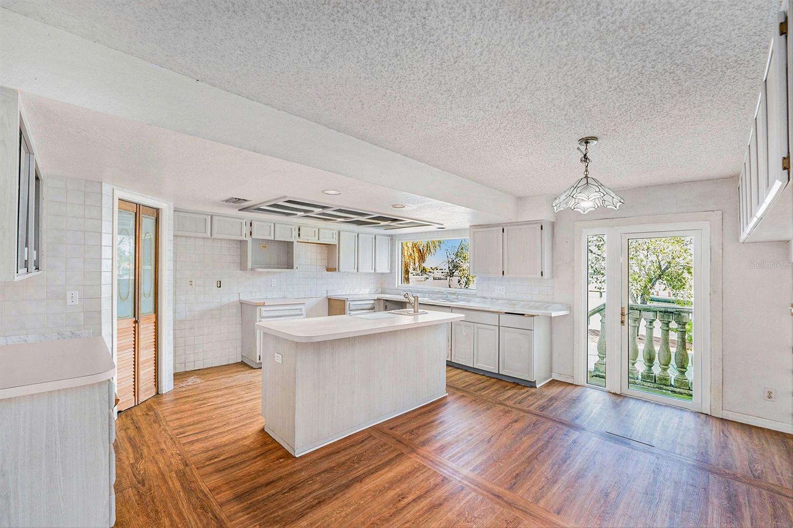 BAHIA SHORES 1ST ADD - Residential