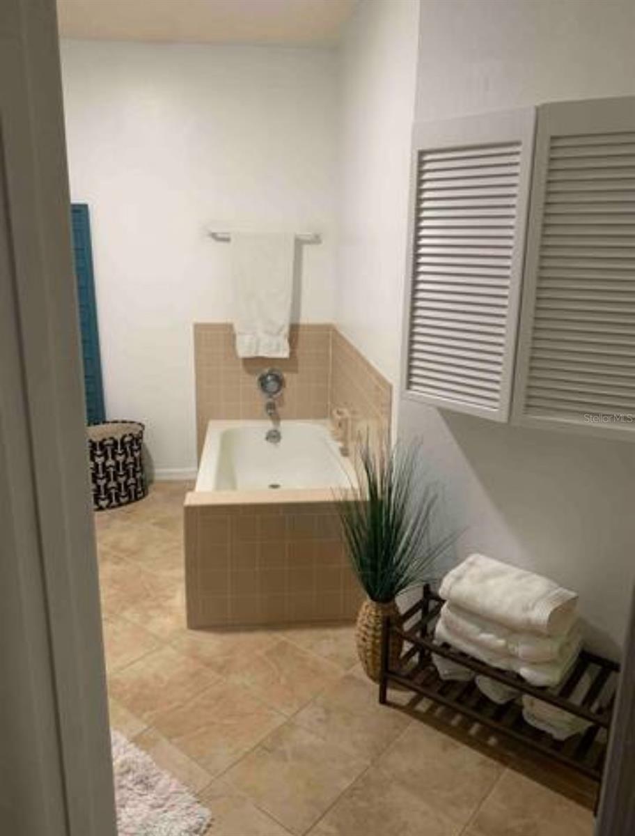 GARDEN VILLAS CONDO PH 01 - Residential