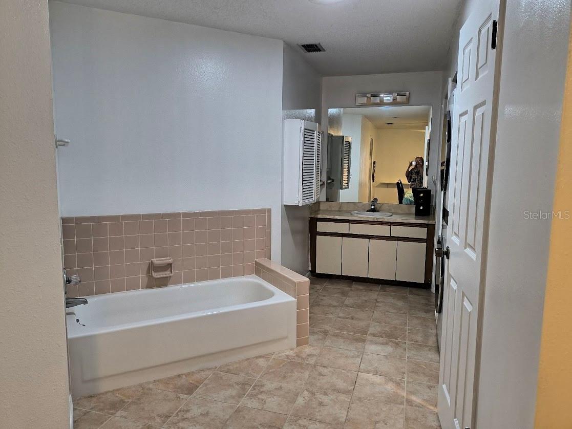 GARDEN VILLAS CONDO PH 01 - Residential