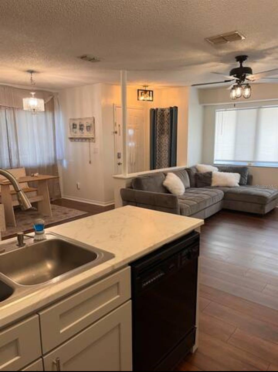 GARDEN VILLAS CONDO PH 01 - Residential