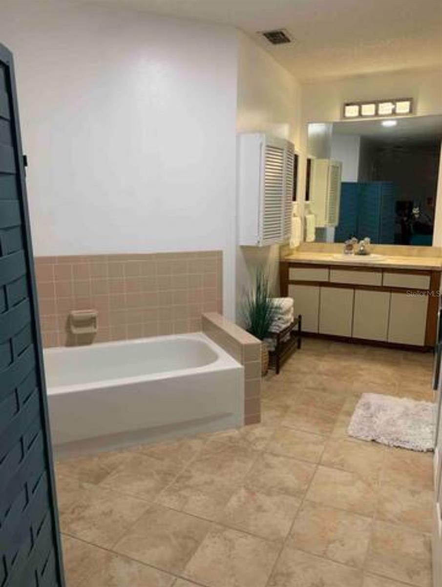 GARDEN VILLAS CONDO PH 01 - Residential