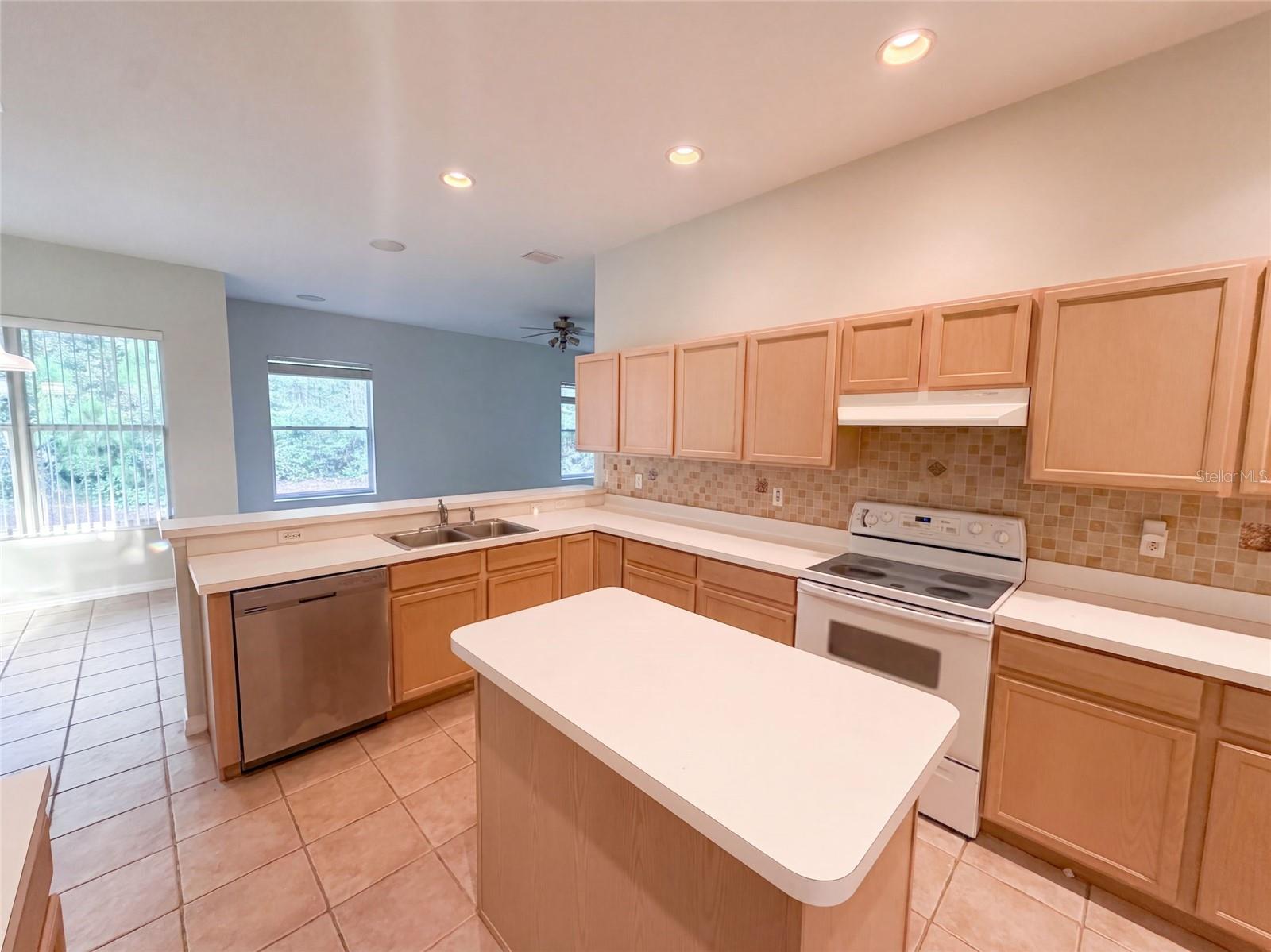 27 RUSSMAN LANE