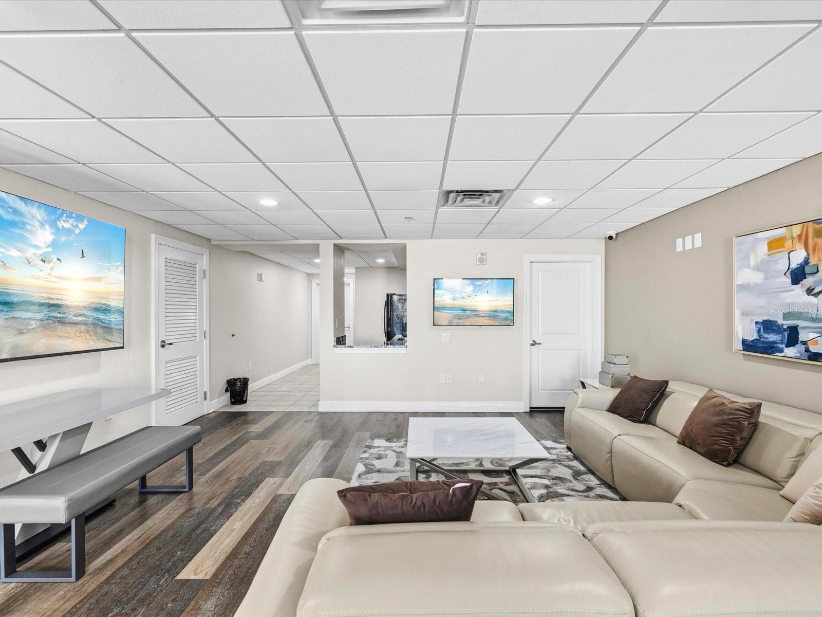 STATION SQUARE CONDO - Residential