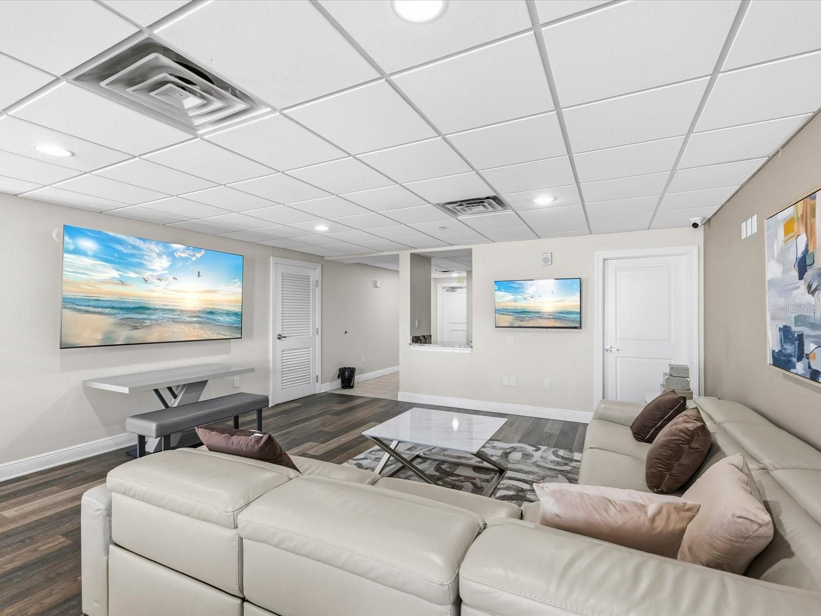 STATION SQUARE CONDO - Residential