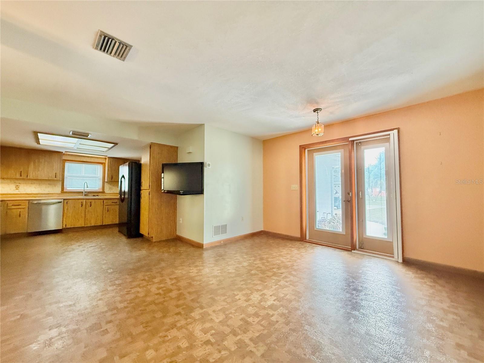 1624 S DAYTONA AVENUE