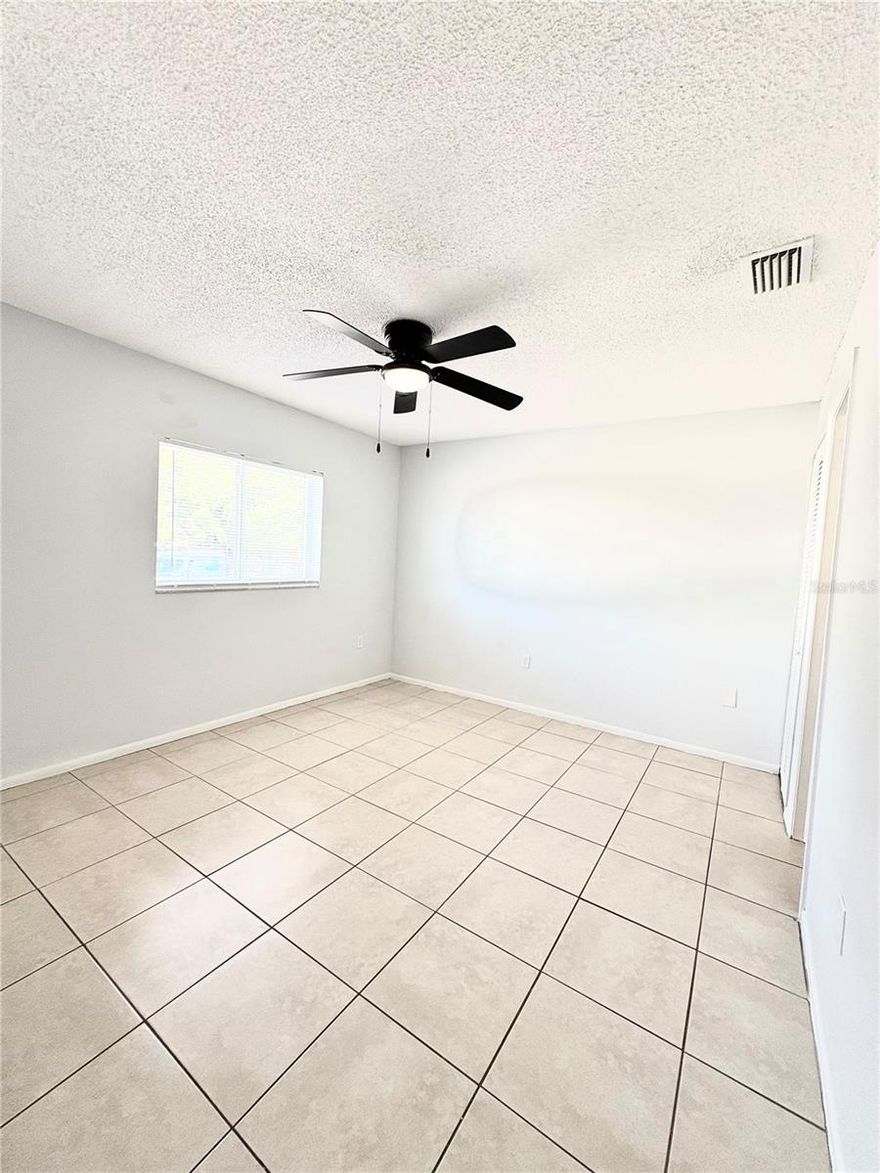 Stainless Steel Appliances, Microwave, Porcelain Tiles, Luxury Vinyl, Quartz countertops, Modern Black Fixtures and Mirrors. Large open floorplan, wall to wall closet, Central Heat and Air.   Situated about three miles from Downtown Tampa and three miles from Old Tampa Bay, Oakford Park apartments give you the best of Central Florida. Enjoy easy access to I-275, Raymond James Stadium (cheer on the NFL's Tampa Bay Buccaneers!), and Tampa International Airport. Head into Downtown Tampa and cheer on the NHL's Tampa Bay Lightning at the Amalie Arena. The white-sand beaches along Florida's Gulf Coast are just 20 miles west -- just take Highway 60 and soon you'll be enjoying an afternoon of beachcombing, paddle-boarding, and swimming.