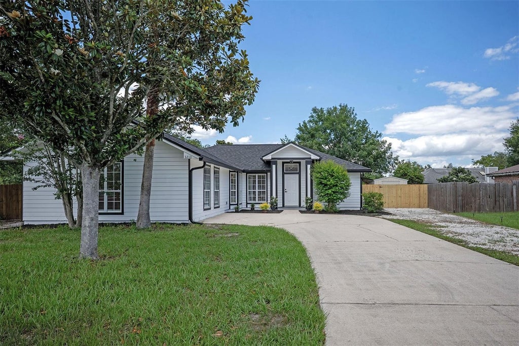 Photo of 3210 Sarahs Court, Green Cove Springs, FL 32043 (MLS # FC318990)