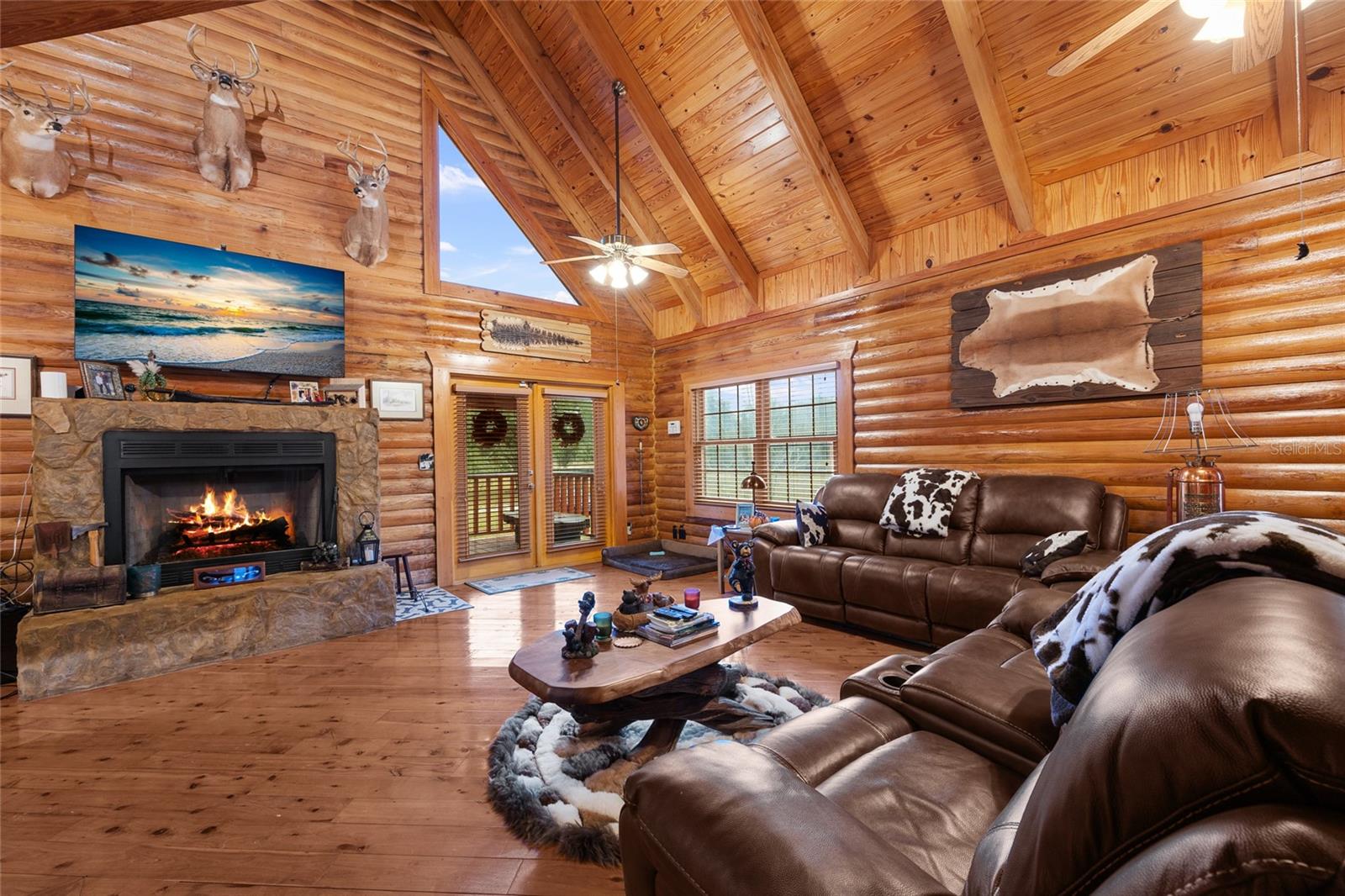 306 NE CASTAGNA LANE