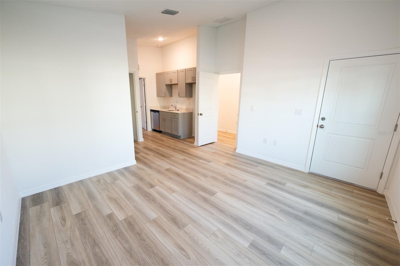 VVYNNSTONE PH 1 - Residential Lease