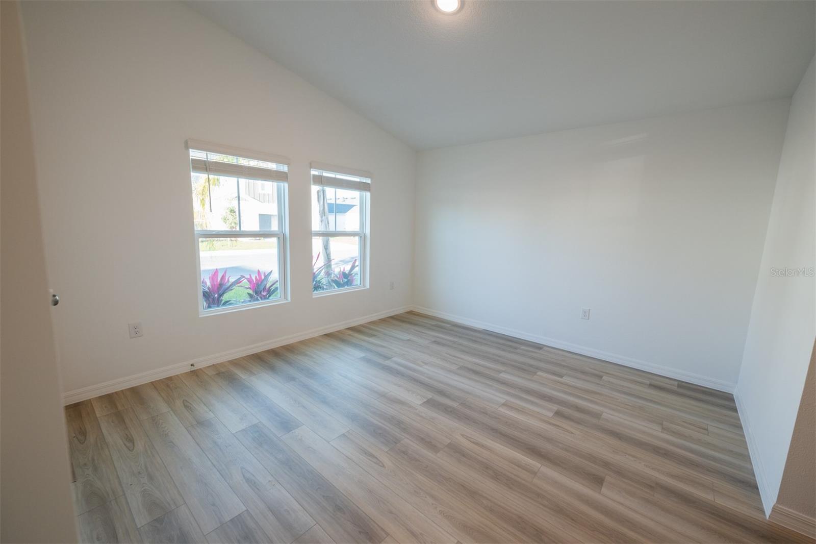 VVYNNSTONE PH 1 - Residential Lease