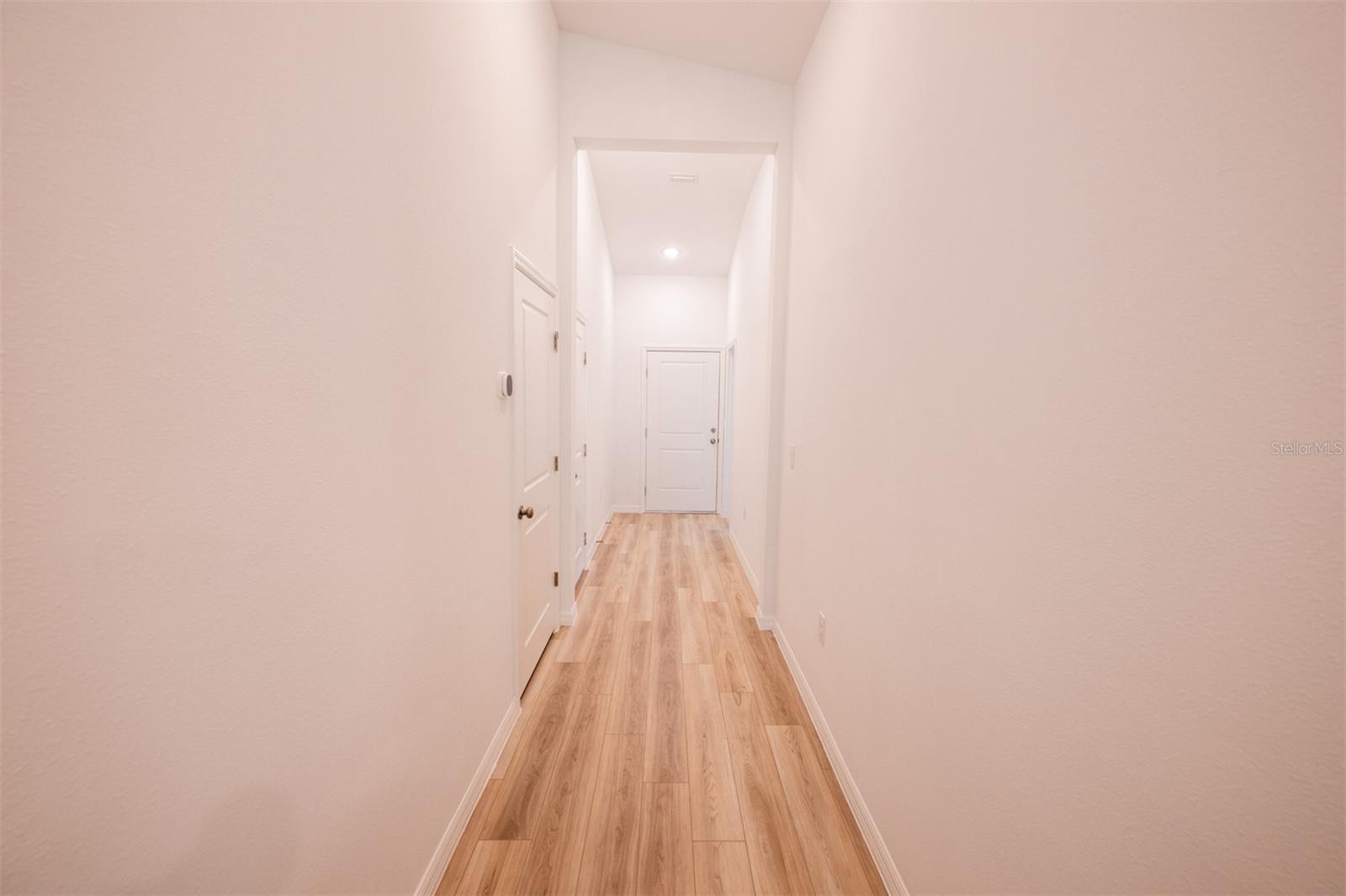 VVYNNSTONE PH 1 - Residential Lease