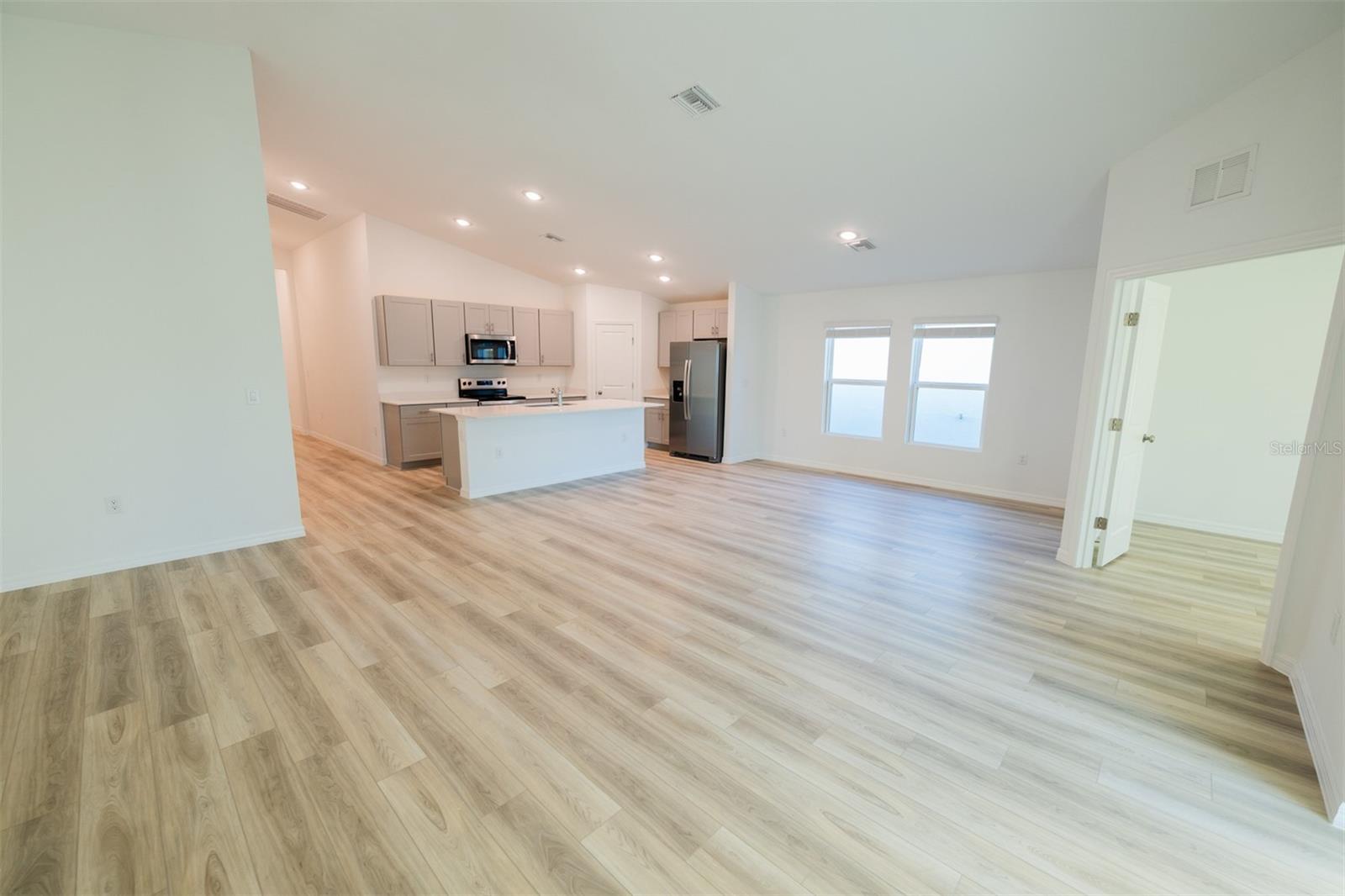 VVYNNSTONE PH 1 - Residential Lease