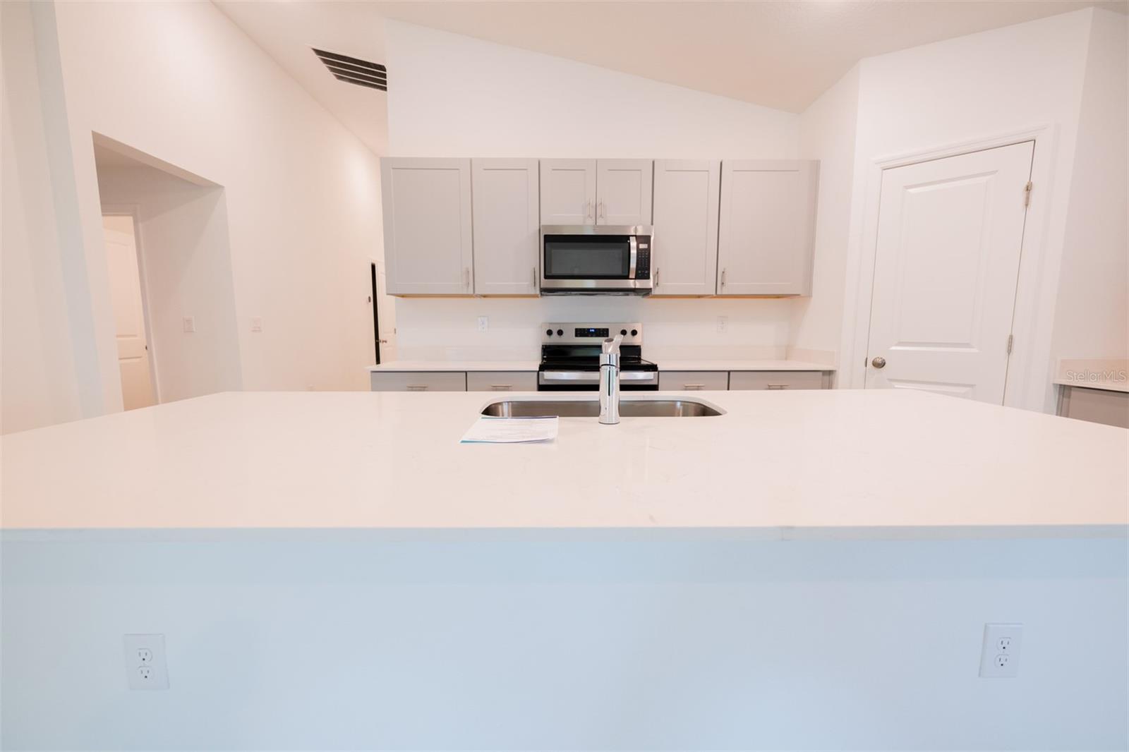 VVYNNSTONE PH 1 - Residential Lease