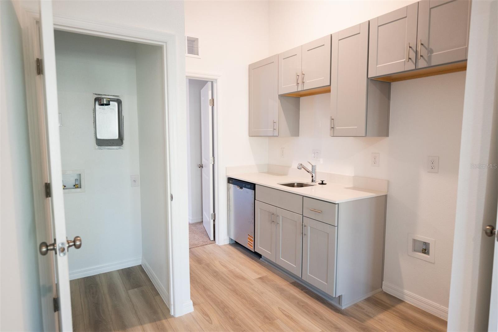 VVYNNSTONE PH 1 - Residential Lease