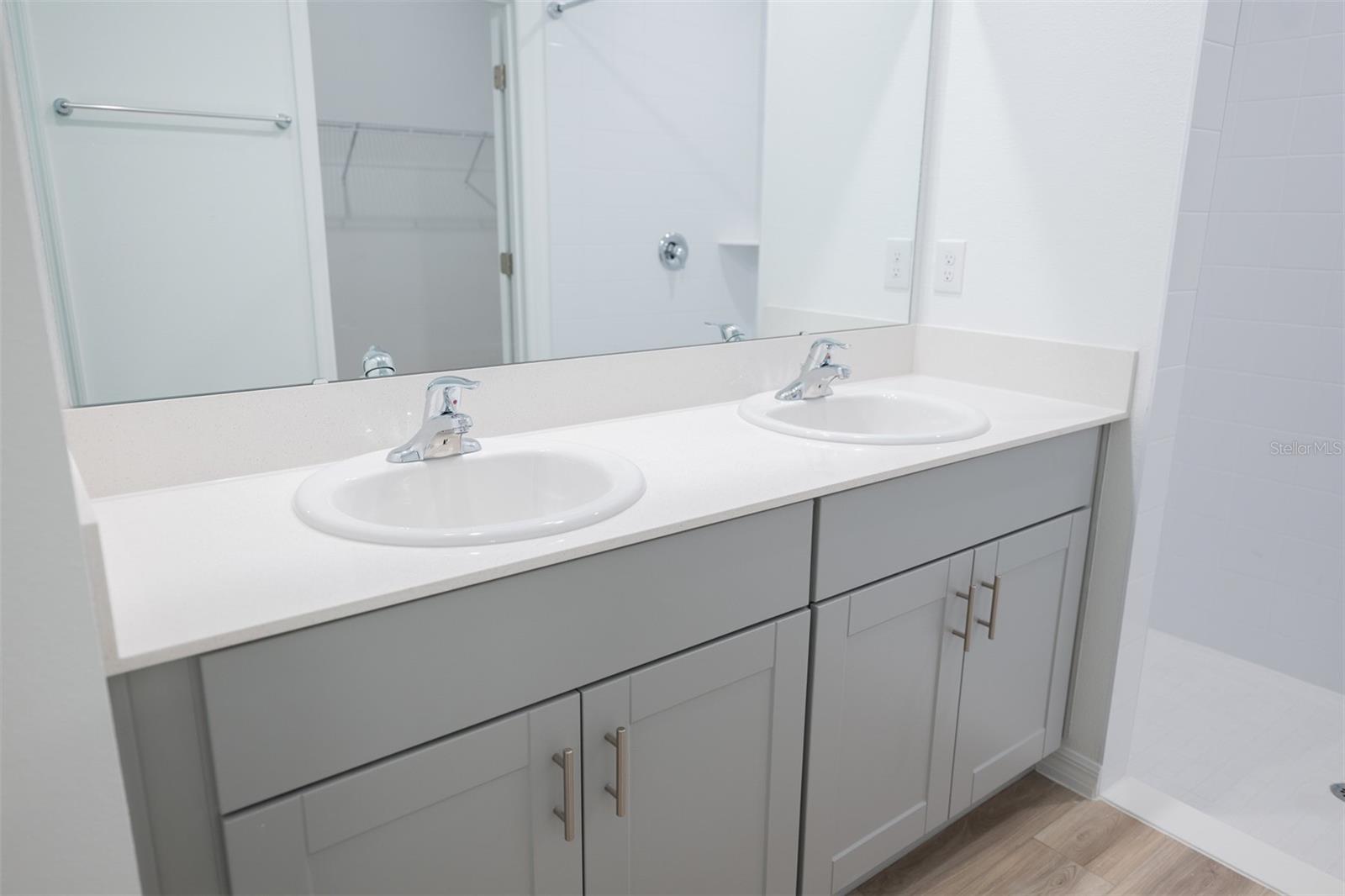 VVYNNSTONE PH 1 - Residential Lease