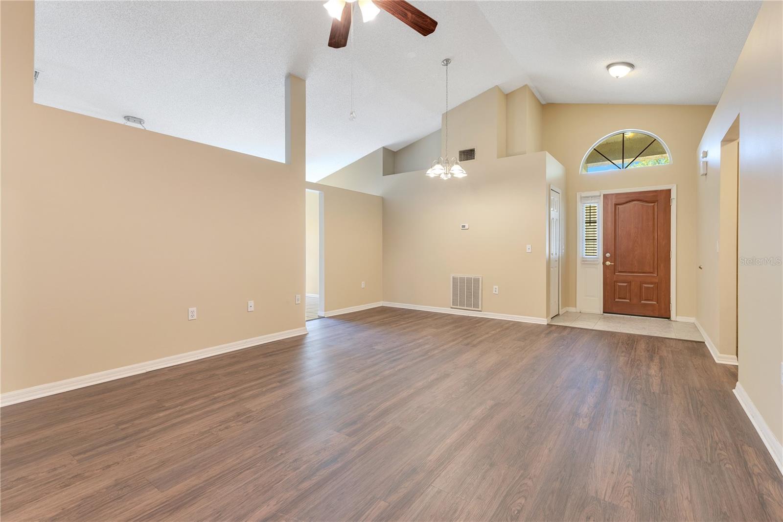 2911 SAINT JAMES LANE