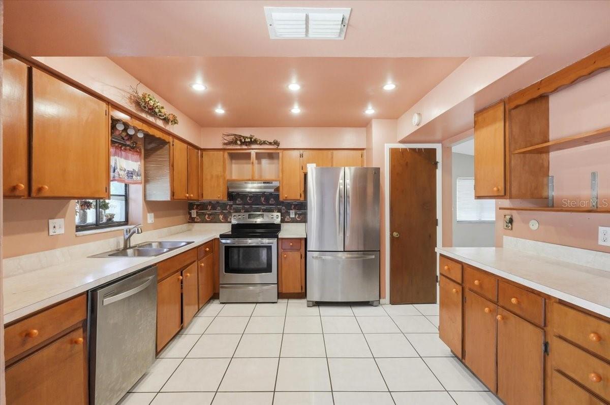 WEDGEWOOD GOLF & COUNTRY CLUB PH 01 - Residential