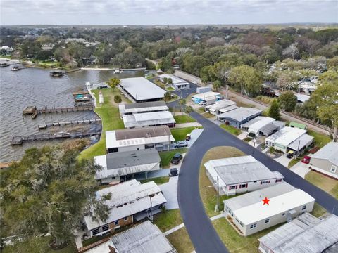 A home in TAVARES