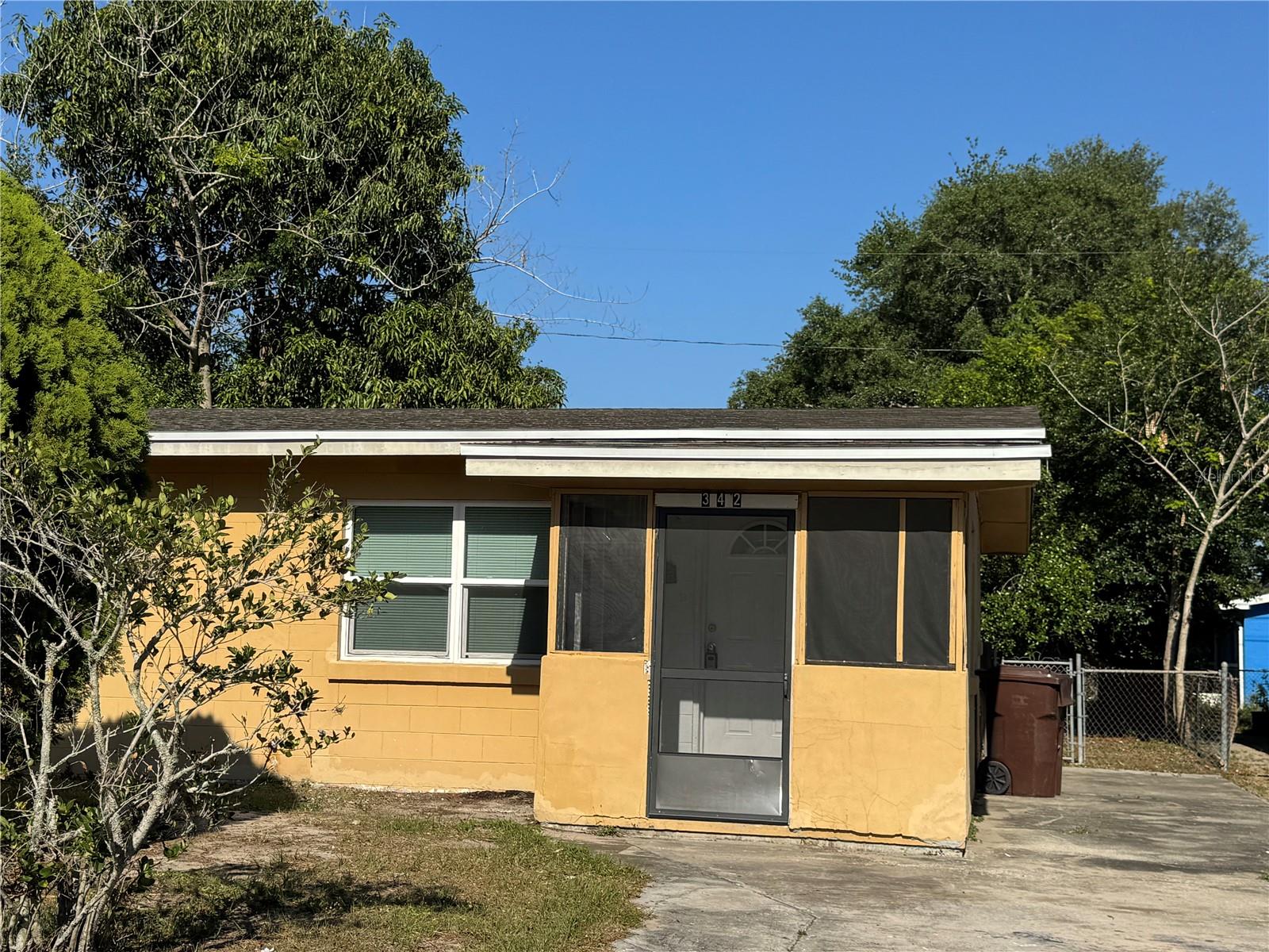 Charming 2 bedroom 1 bath block home. This well maintained home features ceramic tile throughout, a spacious laundry room with new washer and dryer included, and fully fenced yard for privacy. Enjoy a small screened porch, perfect for relaxing outdoors.The large driveway offers ample parking.Conveniently located just minutes from US Hwy 27,with easy access to shopping, dining,and more.Dont Miss this great rental opportunity.