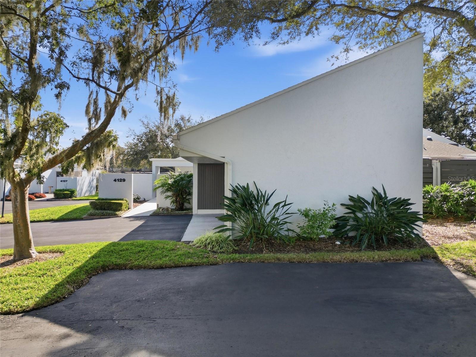 CARROLLWOOD VILLAGE NORTHMEADO - Residential