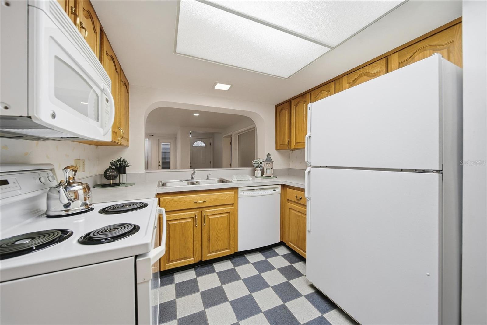 CARROLLWOOD VILLAGE NORTHMEADO - Residential