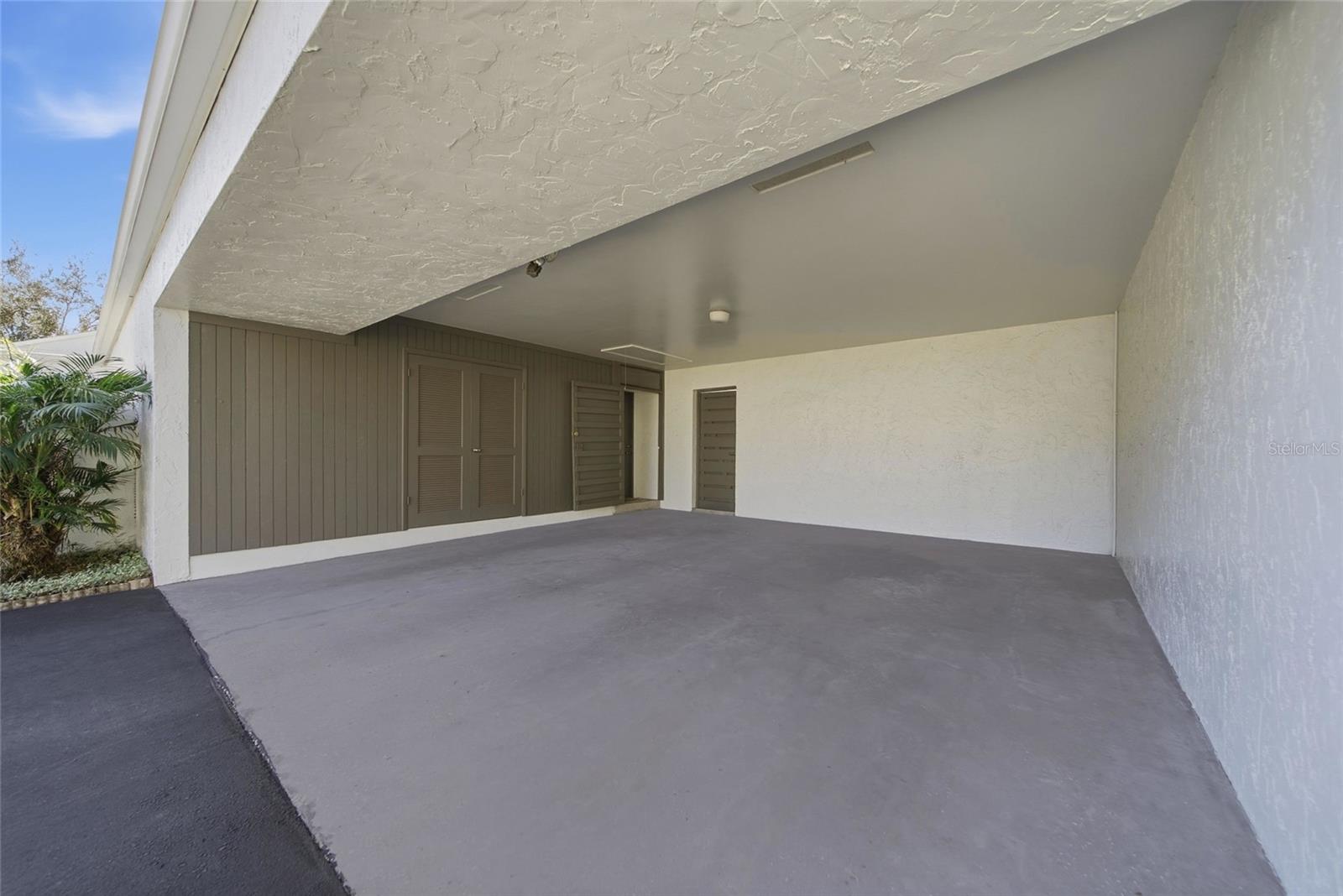 CARROLLWOOD VILLAGE NORTHMEADO - Residential