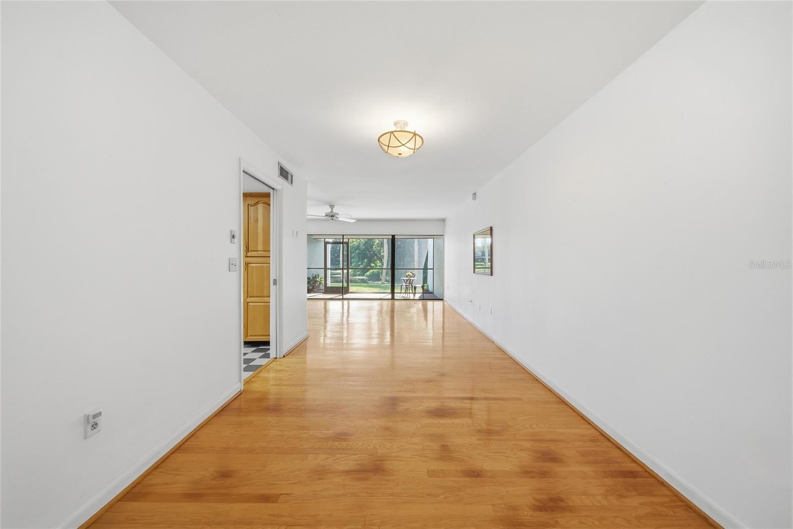 CARROLLWOOD VILLAGE NORTHMEADO - Residential