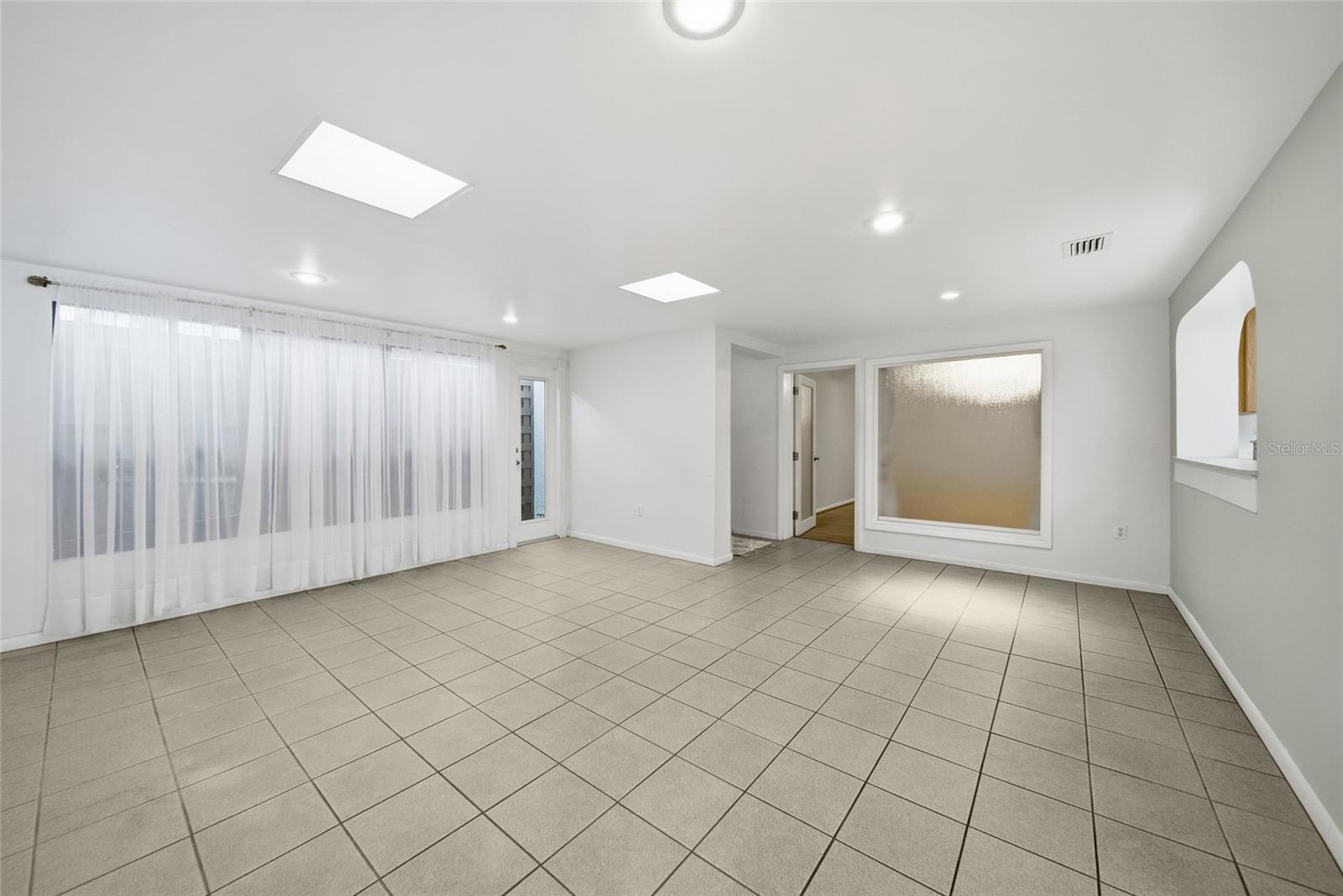 CARROLLWOOD VILLAGE NORTHMEADO - Residential