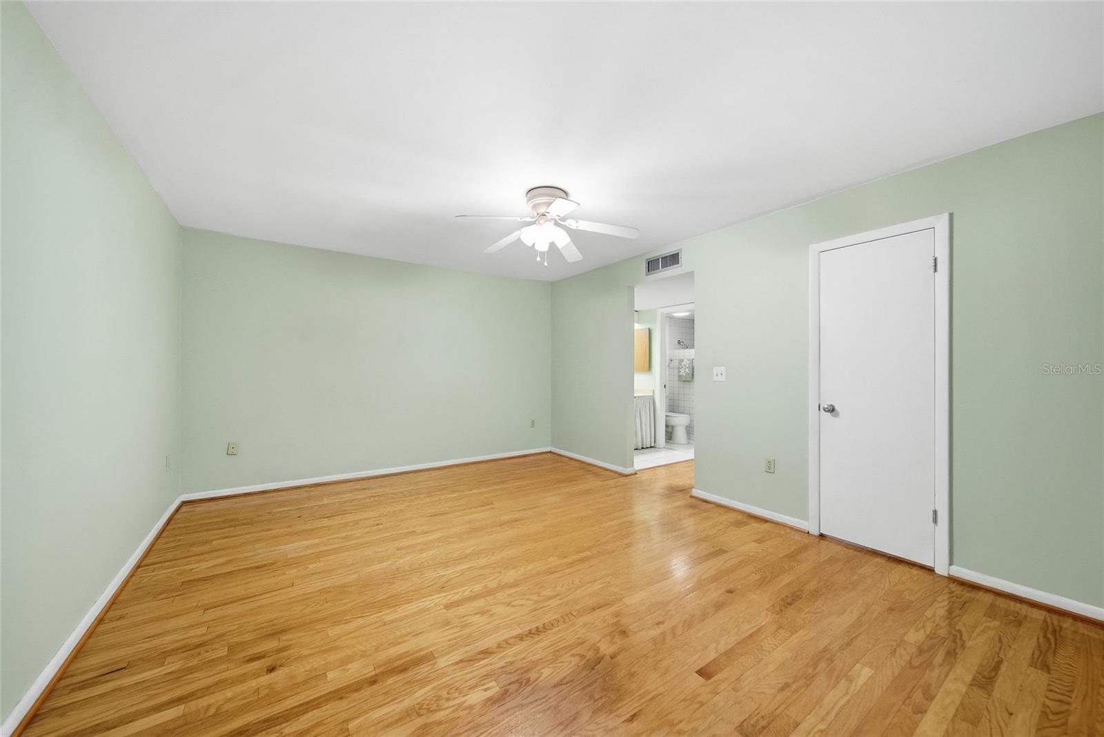 CARROLLWOOD VILLAGE NORTHMEADO - Residential