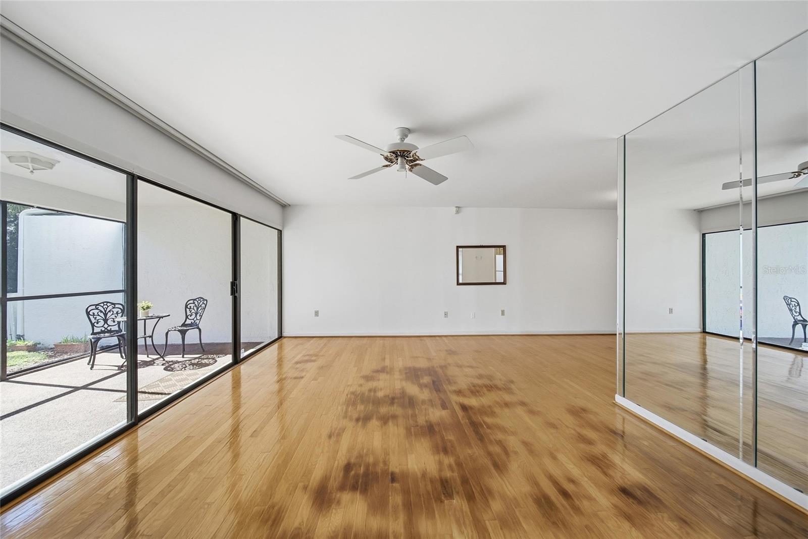 CARROLLWOOD VILLAGE NORTHMEADO - Residential