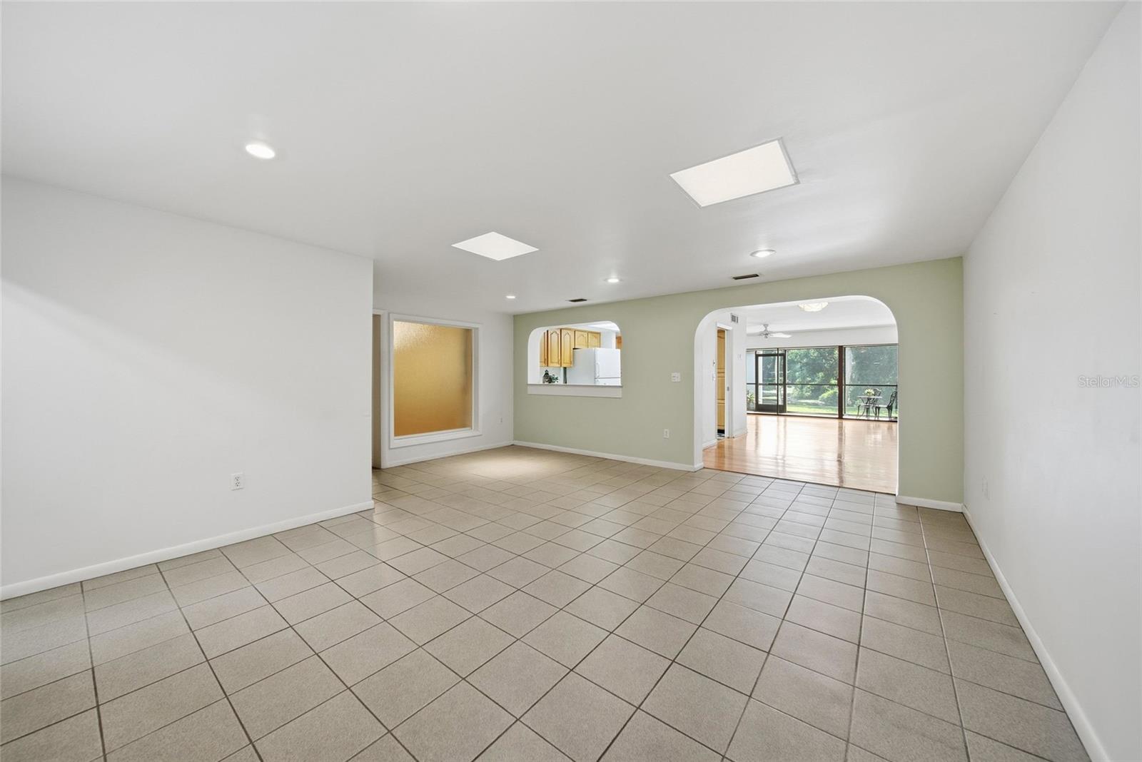 CARROLLWOOD VILLAGE NORTHMEADO - Residential