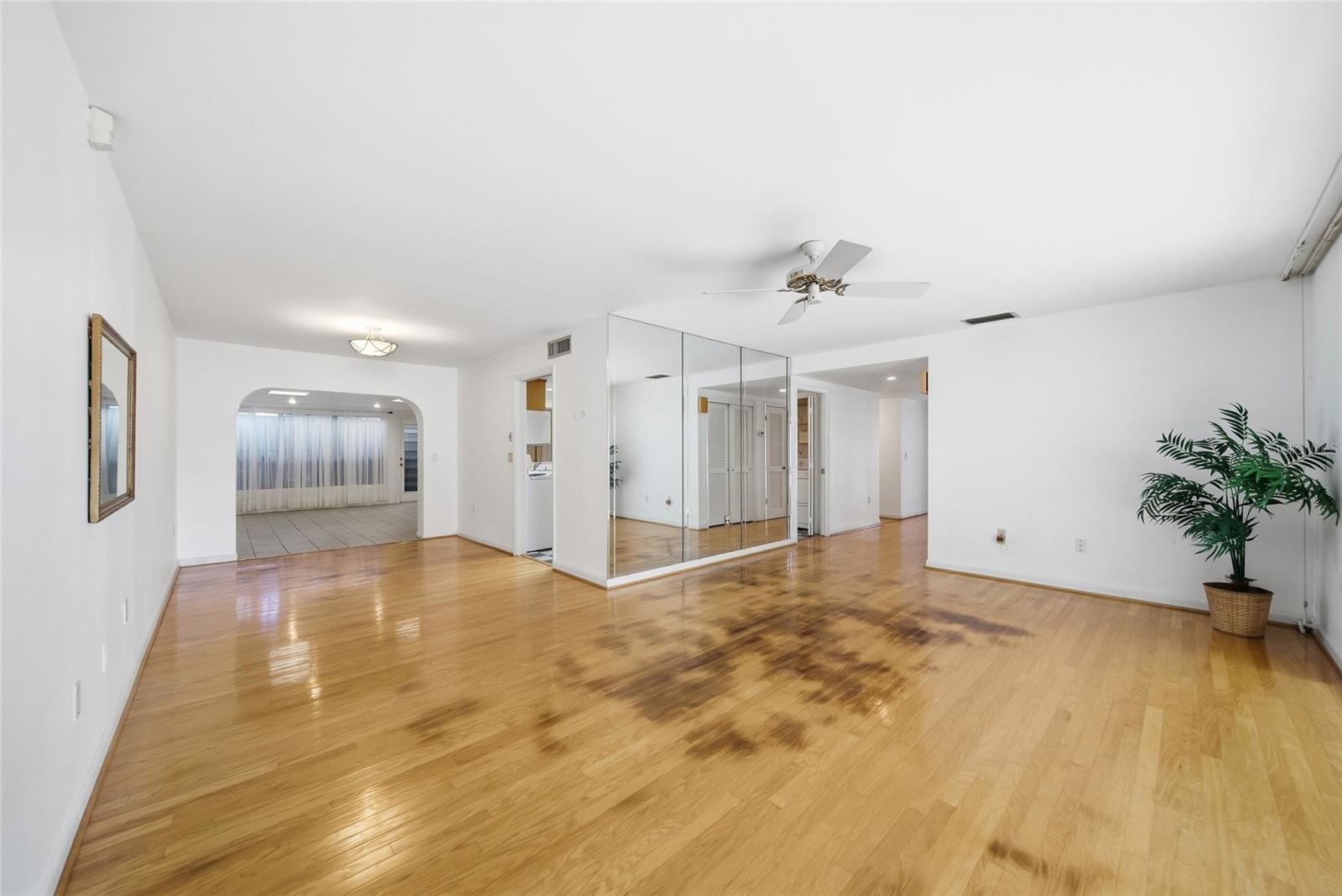 CARROLLWOOD VILLAGE NORTHMEADO - Residential