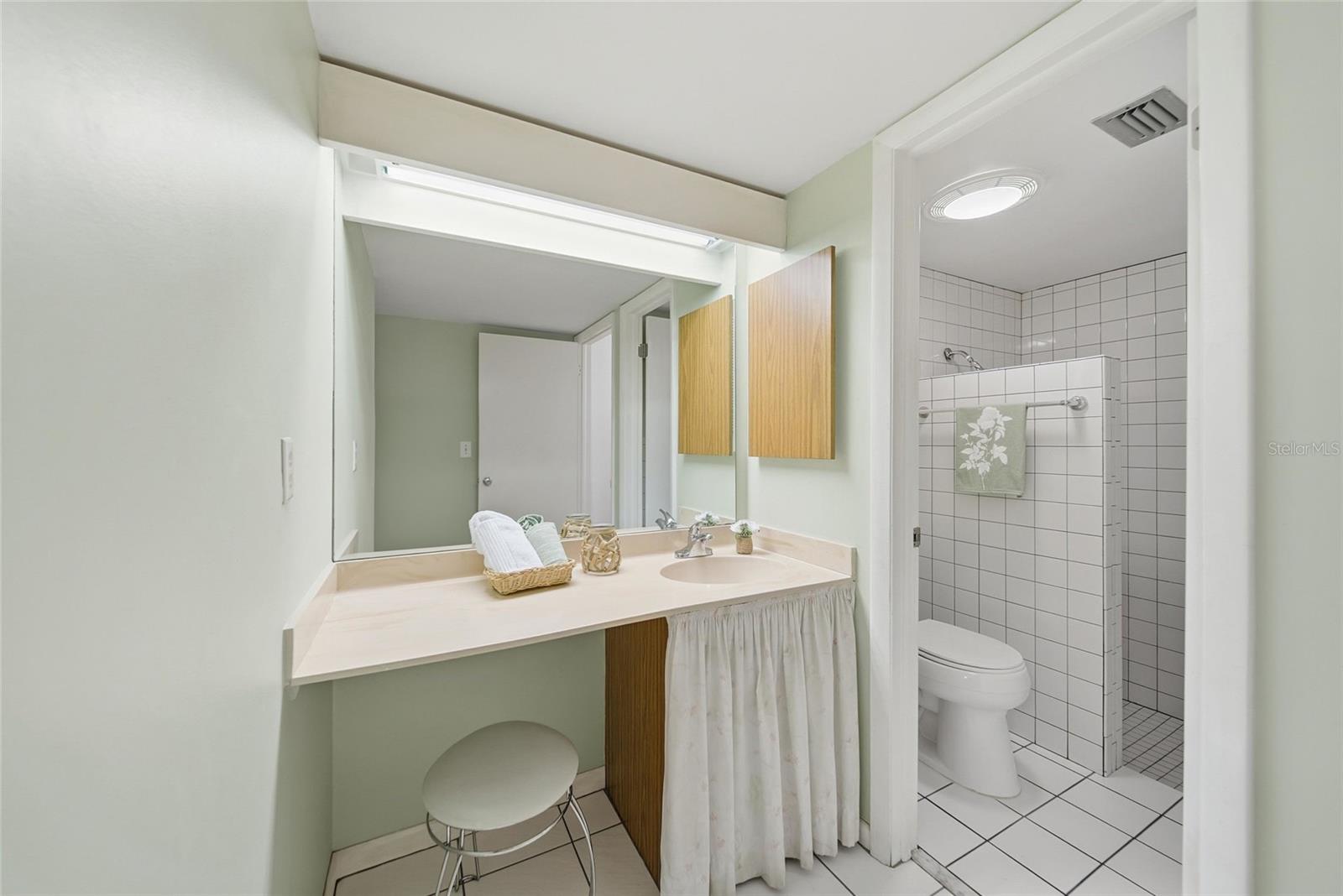 CARROLLWOOD VILLAGE NORTHMEADO - Residential