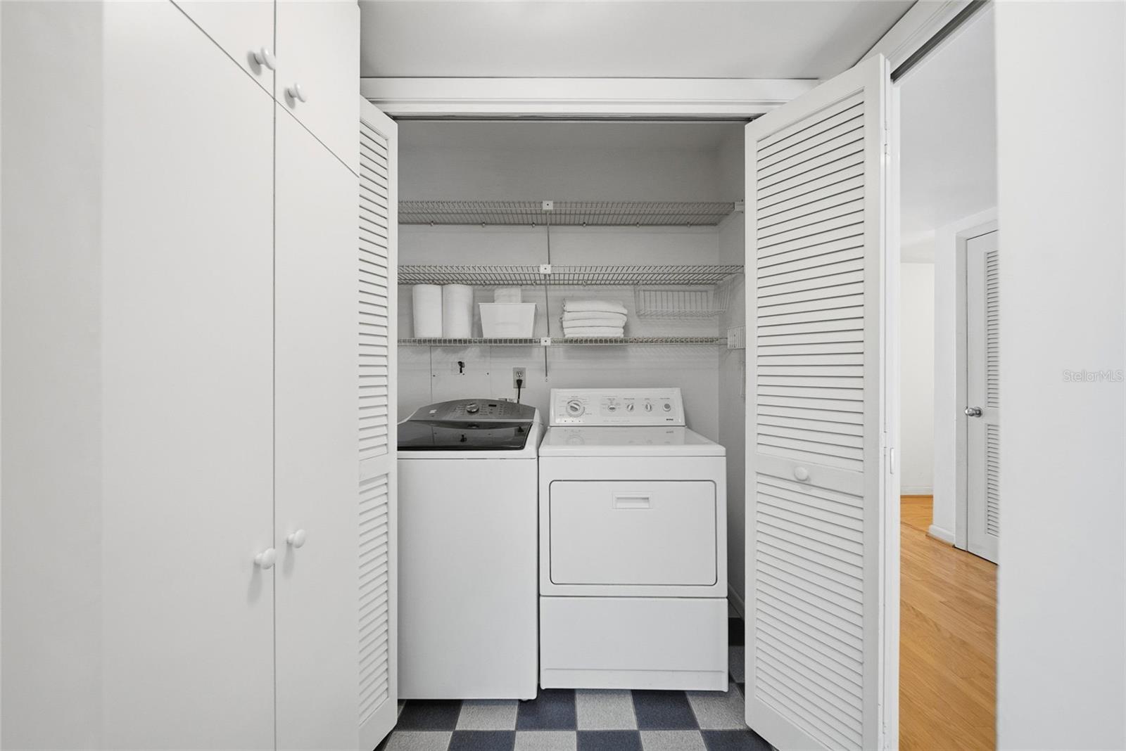 CARROLLWOOD VILLAGE NORTHMEADO - Residential