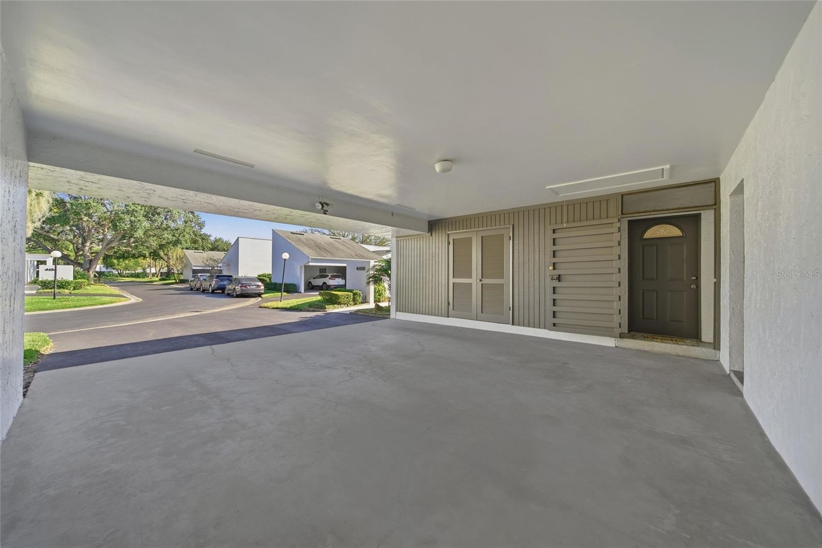 CARROLLWOOD VILLAGE NORTHMEADO - Residential